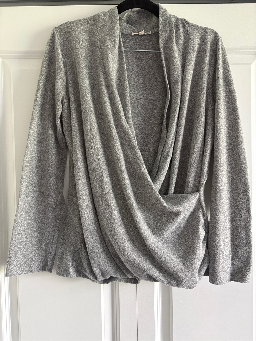 Pleione Pullover Sweater Size M Gray Marled Long Sleeve Surplice Neck